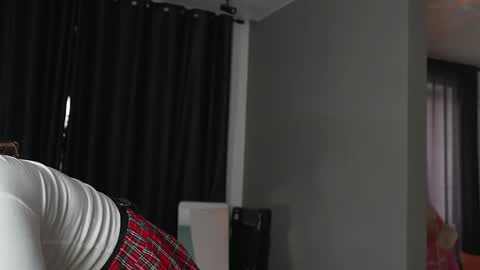 Snapshot of amilia4u chatting on March 6, 8:11 am A online show from March 6, 8:11 am