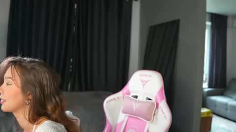 Snapshot of amilia4u chatting on April 6, 8:15 am A online show from April 6, 8:15 am