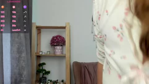 Snapshot of amillygil chatting on March 18, 8:06 am Emily online show from March 18, 8:06 am