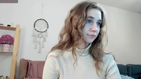 Snapshot of amillygil chatting on April 5, 9:34 pm Emily online show from April 5, 9:34 pm