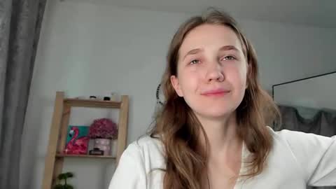 Snapshot of amillygil chatting on May 6, 9:25 am Emily online show from May 6, 9:25 am