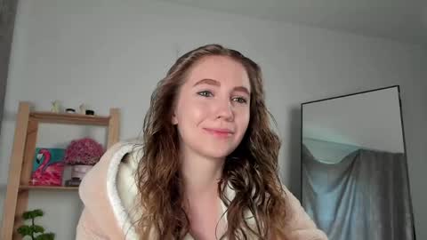 Snapshot of amillygil chatting on May 18, 9:48 am Emily online show from May 18, 9:48 am