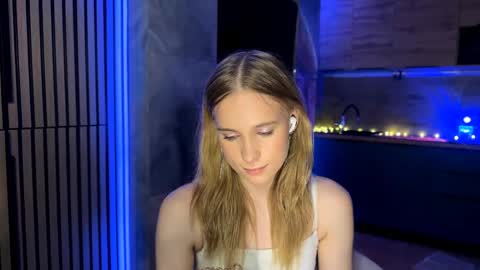 Amily online show from May 19, 4:35 pm
