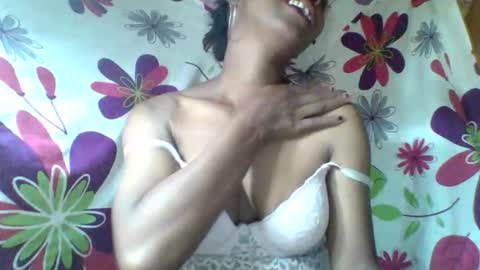 Snapshot of aminah01 chatting on February 24, 6:55 am aminah01 online show from February 24, 6:55 am