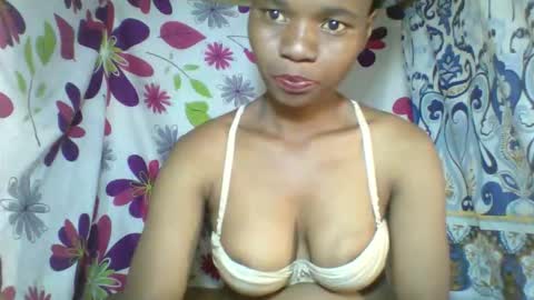 Snapshot of aminah01 chatting on April 1, 6:03 am aminah01 online show from April 1, 6:03 am