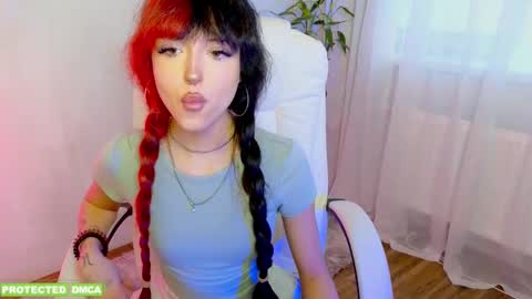 Snapshot of amiraaa__ chatting on February 22, 1:09 pm online show from February 22, 1:09 pm