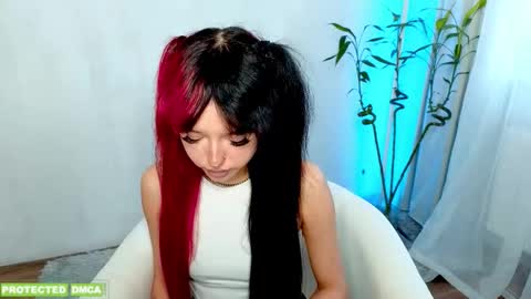 Snapshot of amiraaa__ chatting on March 7, 12:02 pm online show from March 7, 12:02 pm