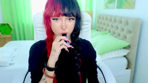 Snapshot of amiraaa__ chatting on March 11, 11:38 am online show from March 11, 11:38 am