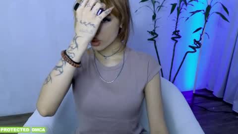 Snapshot of amiraaa__ chatting on March 19, 11:47 am online show from March 19, 11:47 am