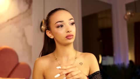 Amiraveyl online show from September 29, 9:30 pm