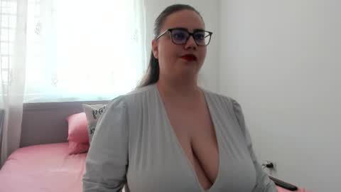 Amira Vyxen online show from May 6, 6:52 am