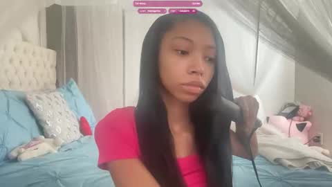 Snapshot of amirime chatting on November 13, 5:23 pm Aulani 3 online show from November 13, 5:23 pm