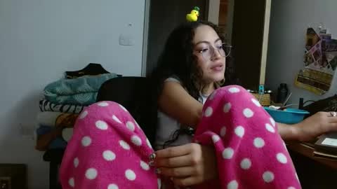 Snapshot of amitlu_ chatting on December 1, 8:20 pm amitlu_ online show from December 1, 8:20 pm
