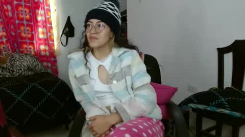 Snapshot of amitlu_ chatting on December 3, 2:05 pm amitlu_ online show from December 3, 2:05 pm