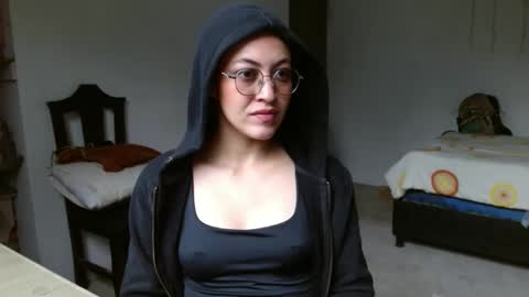 Snapshot of amitlu_ chatting on January 5, 1:26 pm amitlu_ online show from January 5, 1:26 pm
