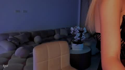Snapshot of ammy_oxford chatting on February 20, 12:19 am Ammy online show from February 20, 12:19 am