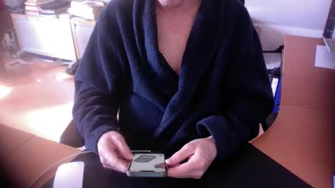 Snapshot of amor2200 chatting on April 4, 9:40 am Amor2200 online show from April 4, 9:40 am