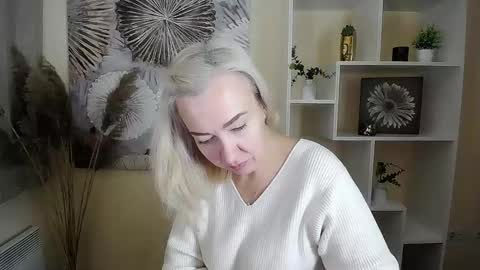Snapshot of amor_fati_777 chatting on October 1, 9:37 am Kris online show from October 1, 9:37 am