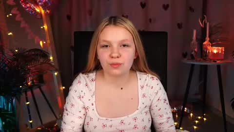 Snapshot of amore_tessa chatting on February 13, 4:50 pm Tessa online show from February 13, 4:50 pm