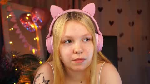 Snapshot of amore_tessa chatting on February 14, 12:47 pm Tessa online show from February 14, 12:47 pm