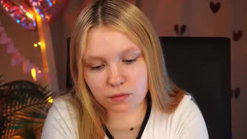 Snapshot of amore_tessa chatting on February 14, 3:47 pm Tessa online show from February 14, 3:47 pm