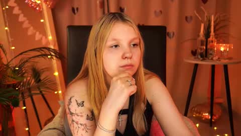 Snapshot of amore_tessa chatting on February 18, 2:27 pm Tessa online show from February 18, 2:27 pm