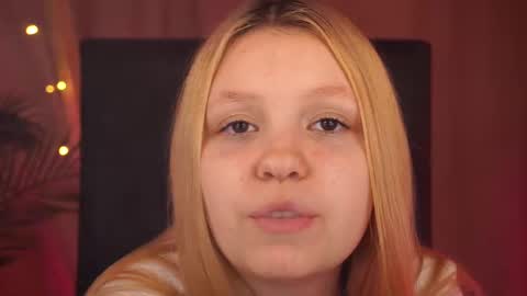 Snapshot of amore_tessa chatting on February 21, 4:48 pm Tessa online show from February 21, 4:48 pm