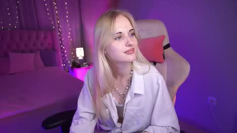 Snapshot of amore_tessa chatting on September 23, 7:55 am Tessa online show from September 23, 7:55 am