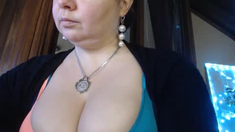 amorelara online show from December 3, 9:44 am