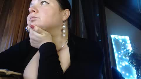 amorelara online show from December 5, 1:17 pm