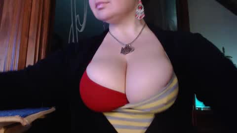 amorelara online show from February 9, 5:40 am