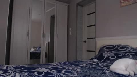 miss unforgettable online show from November 18, 6:07 am