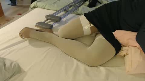 Snapshot of amputee_trans chatting on April 2, 6:44 am amputee_trans online show from April 2, 6:44 am