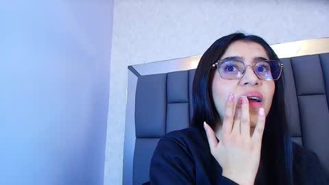 amy__wats0n online show from May 19, 7:09 pm