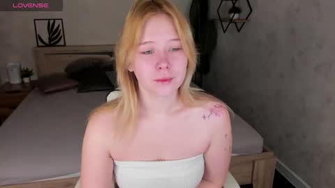 Amy online show from October 19, 11:38 pm