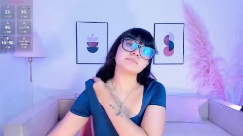 Snapshot of amy_lit chatting on October 13, 7:47 pm Hello I am Allison Welcome to my room and let is have a good time together whith me online show from October 13, 7:47 pm
