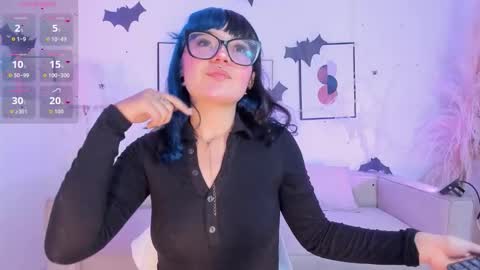 Snapshot of amy_lit chatting on October 30, 8:20 pm Hello I am Allison Welcome to my room and let is have a good time together whith me online show from October 30, 8:20 pm