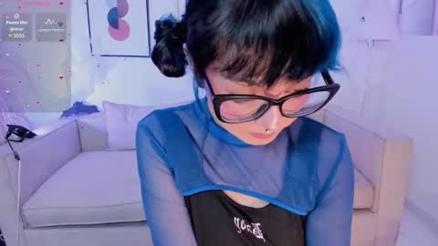 Snapshot of amy_lit chatting on November 4, 8:19 pm Hello I am Allison Welcome to my room and let is have a good time together whith me online show from November 4, 8:19 pm