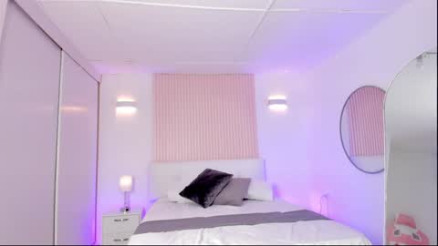 Emily online show from December 5, 12:33 pm