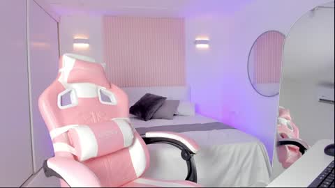 Emily online show from December 5, 4:34 pm