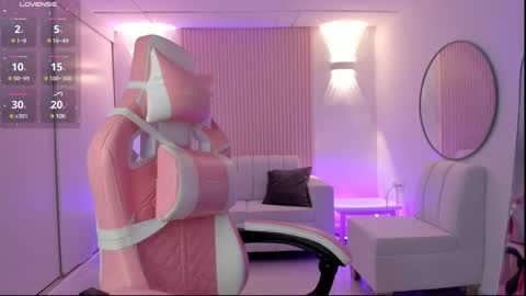 Emily online show from February 25, 6:42 pm