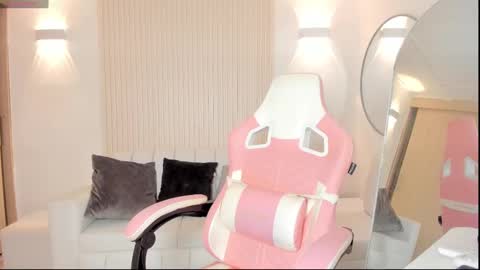 Emily online show from September 23, 2:42 pm