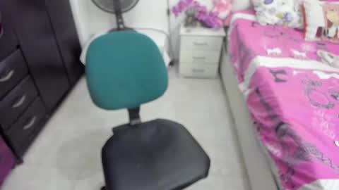 Snapshot of amy_queents chatting on December 24, 5:49 am Amy Caroland online show from December 24, 5:49 am