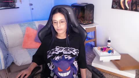 Snapshot of amy_stiward chatting on December 8, 4:50 pm Mia Cristancho online show from December 8, 4:50 pm