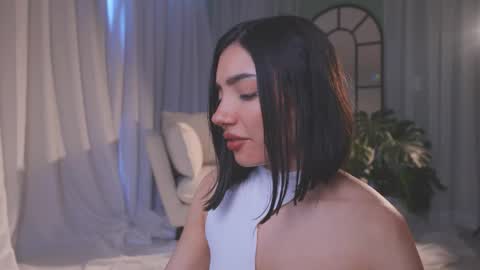 Snapshot of amyarmstrong chatting on February 17, 9:10 pm Amy Armstrong online show from February 17, 9:10 pm