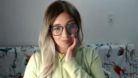 Snapshot of amycosplay99 chatting on January 3, 7:06 am amycosplay99 online show from January 3, 7:06 am