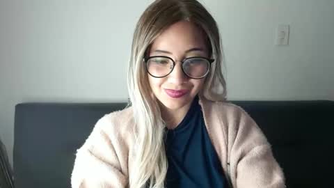 Snapshot of amycosplay99 chatting on February 23, 7:44 am amycosplay99 online show from February 23, 7:44 am