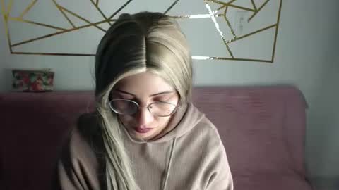 Snapshot of amycosplay99 chatting on October 8, 7:06 am amycosplay99 online show from October 8, 7:06 am