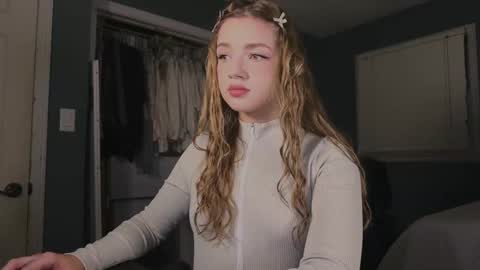 Snapshot of amyjj chatting on September 23, 5:10 am Amy online show from September 23, 5:10 am