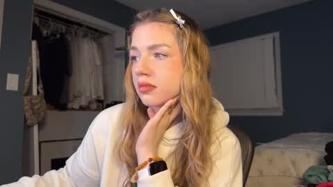 Snapshot of amyjj chatting on November 12, 7:09 am Amy online show from November 12, 7:09 am